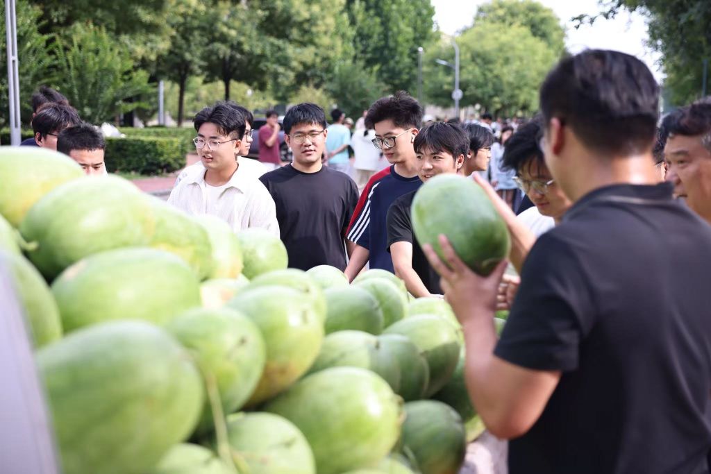相关职能部门负责人参加慰问活动